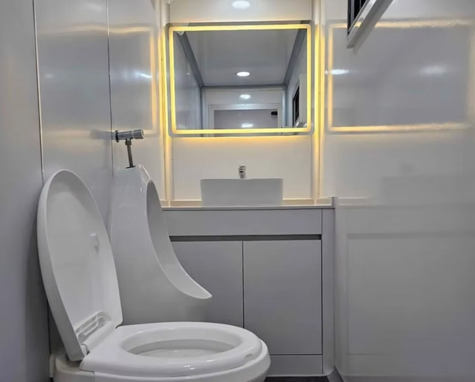Compact 2-Station Portable Toilet Trailer – 380L Fresh Water Tank - Image 5