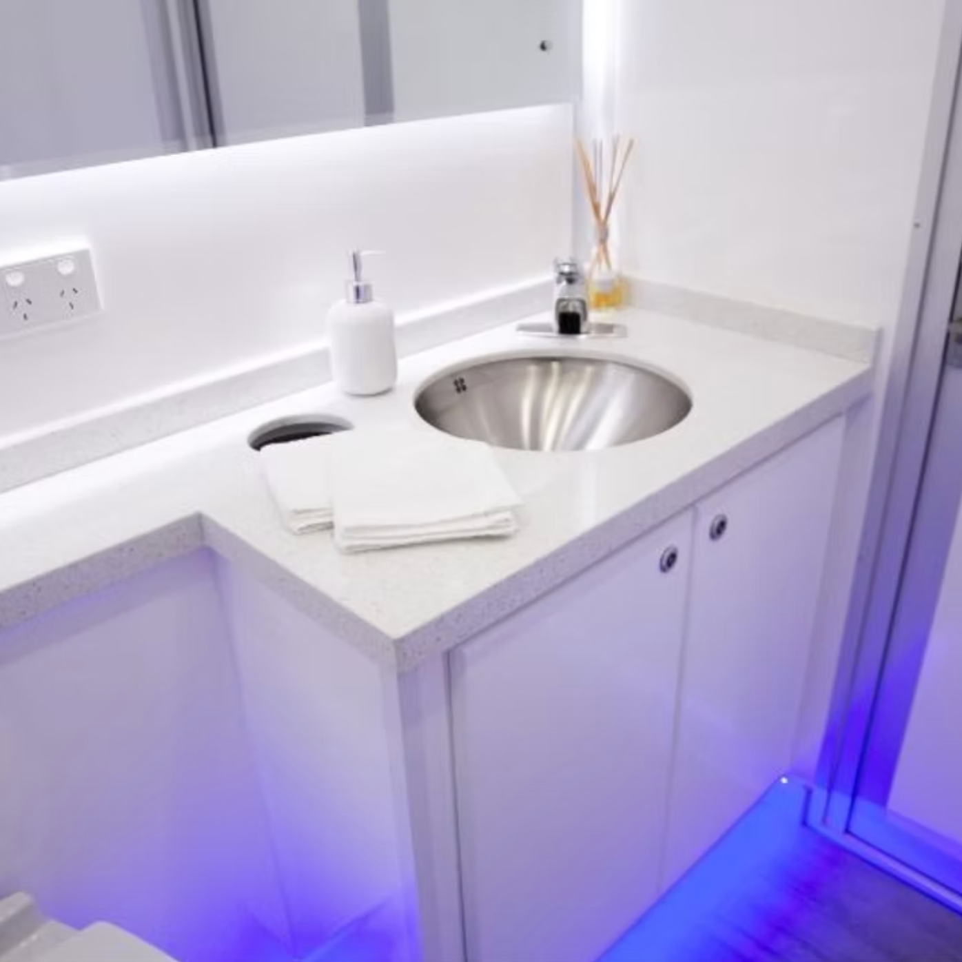 VIP Mobile Toilet Two Doors – Male & Female Twin-Axle Trailer - Image 10